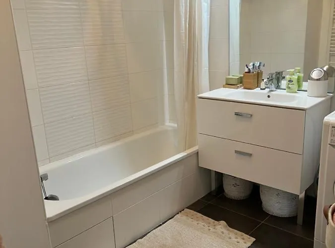 Chez Moi A Cote Du Groupama Stadium デシーヌ・シャルピュー