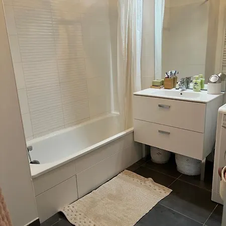 Chez Moi A Cote Du Groupama Stadium デシーヌ・シャルピュー